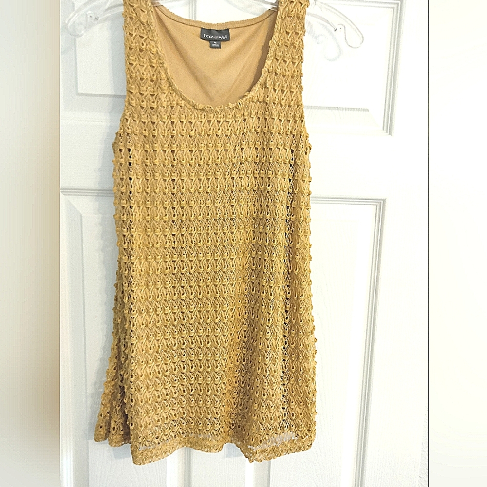 Roz & Ali women's size M shirt longer 28 inch from shoulder to hem